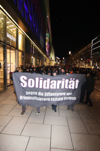 Foto einer Demonstration gegen Repression im Jahr 2013 in Frankfurt (Symbolbild)